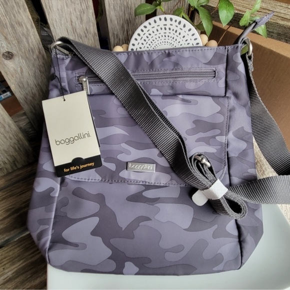 NWT Baggallini Town Crossbody Gray - Picture 8 of 12